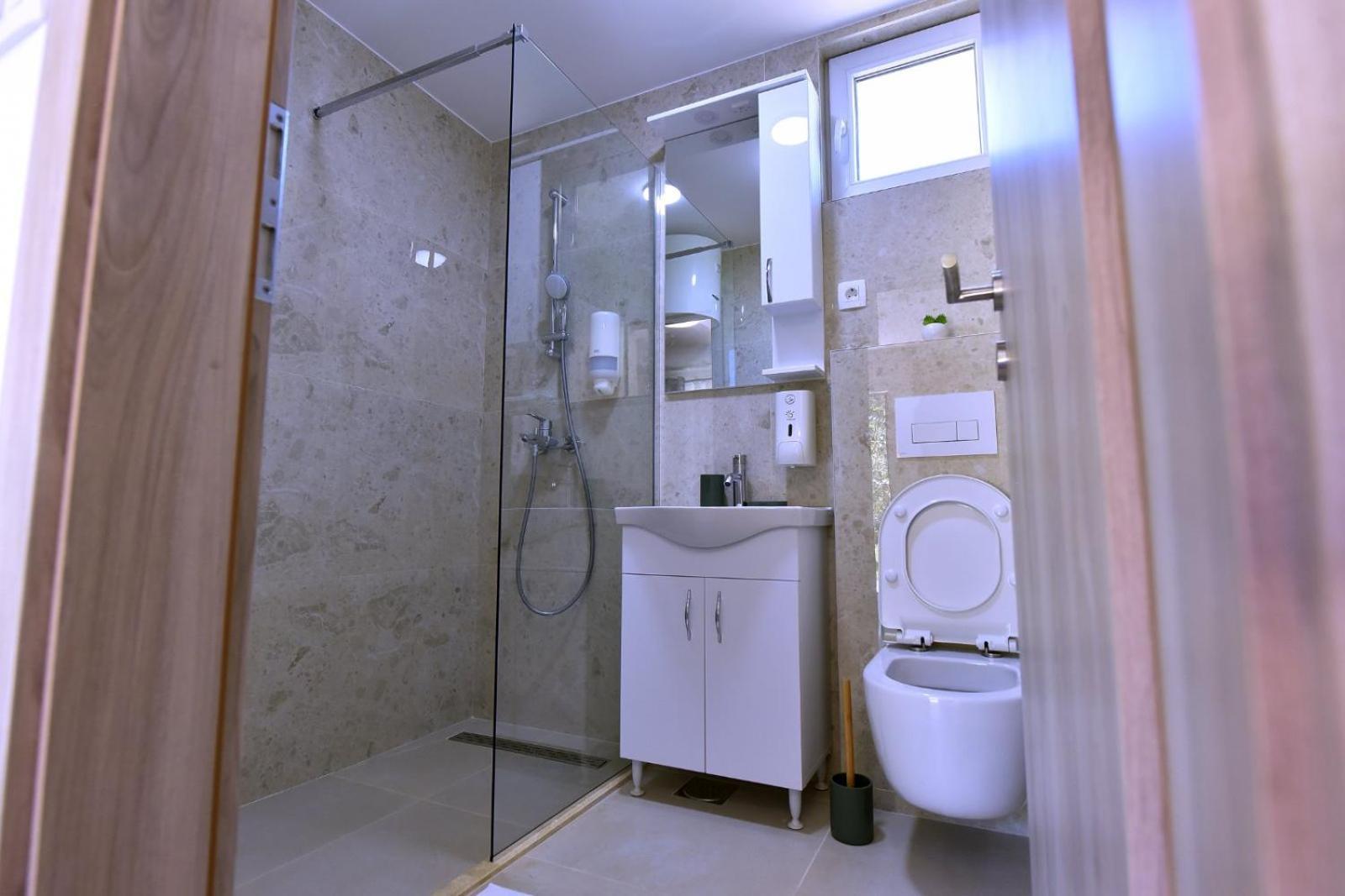 Airport Apartments Tri Hrasta พอดโกริกา ภายนอก รูปภาพ